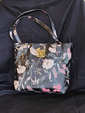 LIZ CLAIBORNE